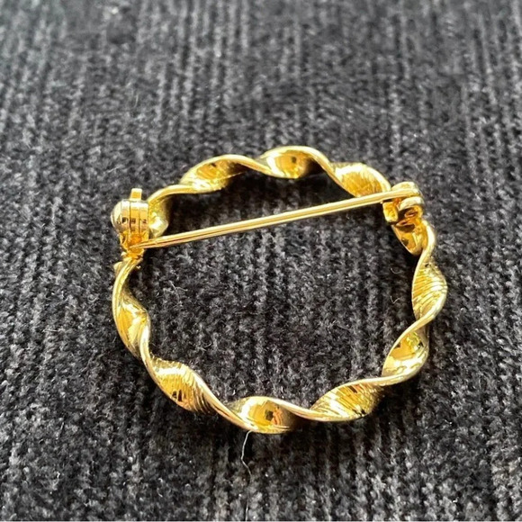 Gold Plated Small Twisted Hoop Brooch Pin - Picture 4 of 8